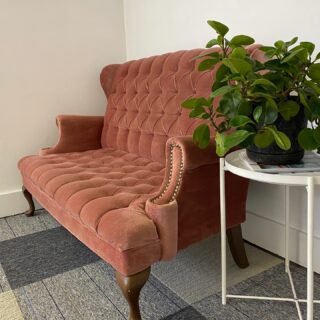 This just in: the cutest little loveseat available for rent. It fits 2 average size person, or 3-4 toddlers with antsy bums. We will upload this on the website soon - but till then we hope you have a great day! ✌🏼☮️

It also looks like putting music on photos is now a thing on Instagram, but we don’t like this added feature. Does anyone else? Music on photos/carousels or no? Answer our poll below ⬇️ 
.
.
#furniturerental #winnipegrental #eventrental 
Furniture Rental Winnipeg, Winnipeg Event Rentals